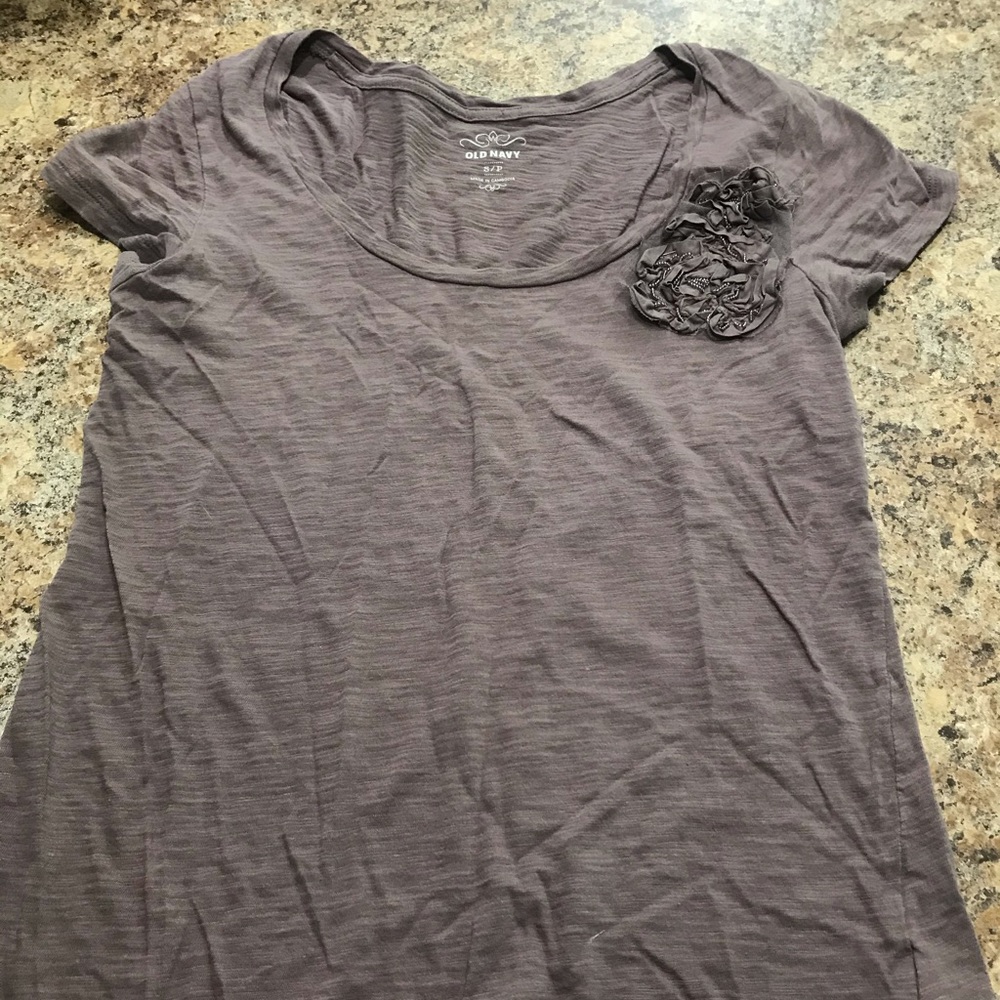 Cute purple/brown colored top with flower